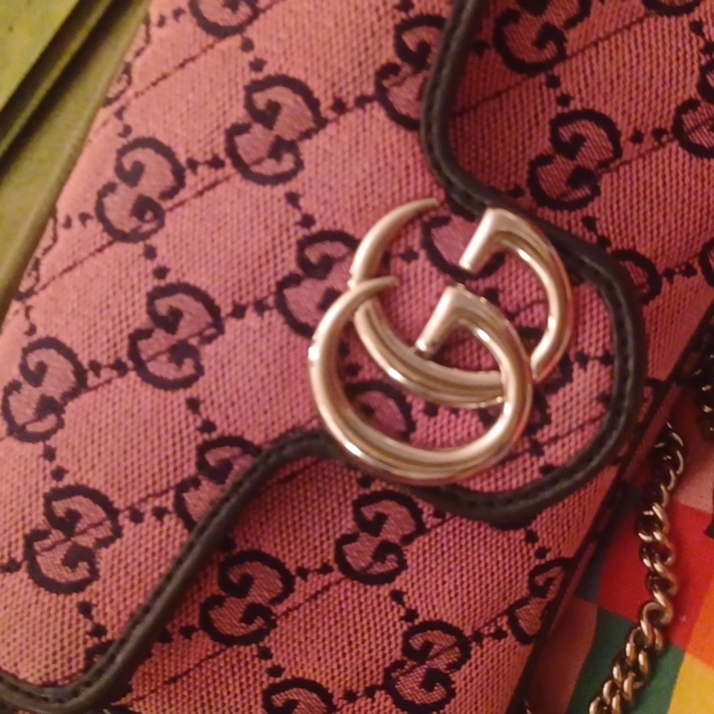 Gucci - Picture 2 of 5
